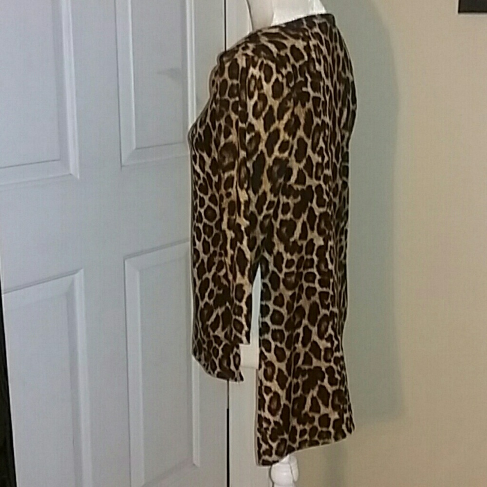 Classy leopard top - Picture 2 of 3
